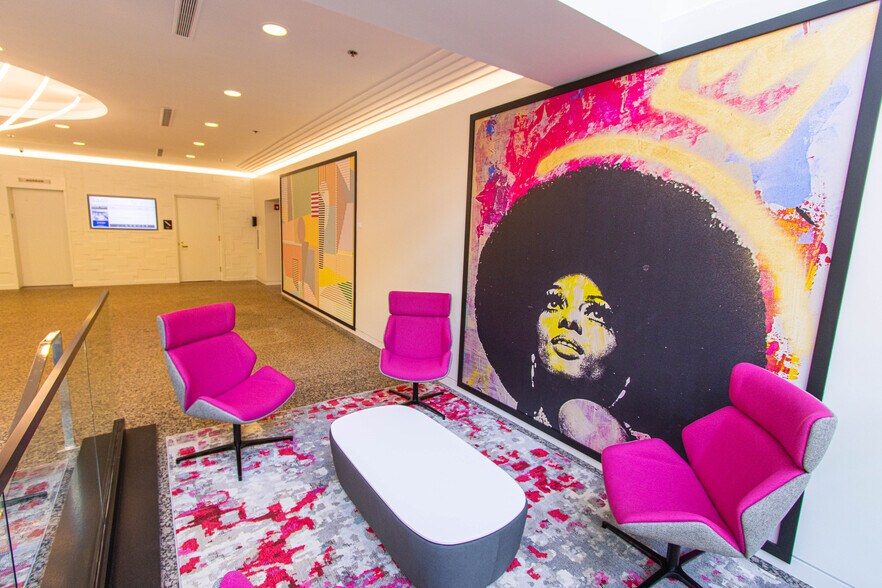 More Photos Of 5440 N Cumberland Ave, Chicago Office For Lease