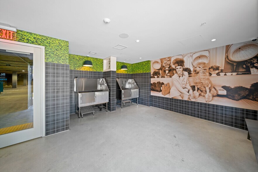 More Photos Of 585 Anton Blvd, Costa Mesa Apartments For Lease