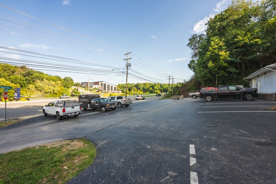 More Photos Of 690 N Franklin St, Christiansburg Office For Sale