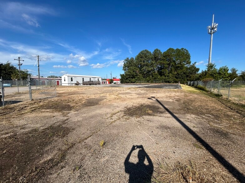 More Photos Of 721 Lakeside Dr, Mobile Land For Lease