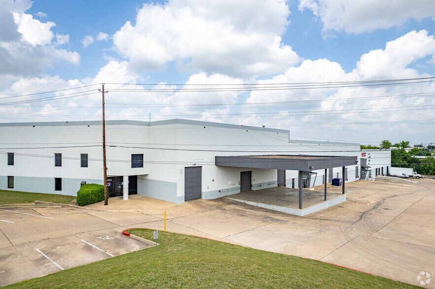 More Photos Of 2306 Howard Ln, Austin Distribution For Lease