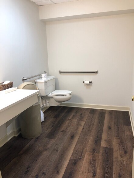 More Photos Of 110 S Hager Ave, Barrington Office For Lease