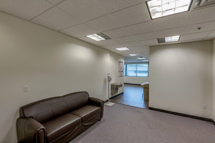 More Photos Of 6000 Brooktree Rd, Wexford Office For Lease