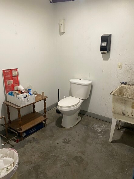 More Photos Of 24 Foundry Ave, Meredith Warehouse For Sale