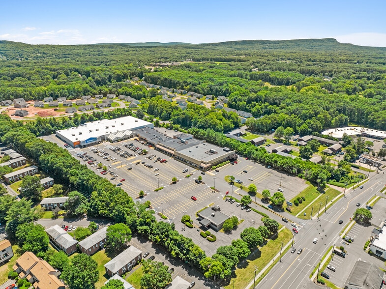 More Photos Of 235 Queen St, Southington Unknown For Lease