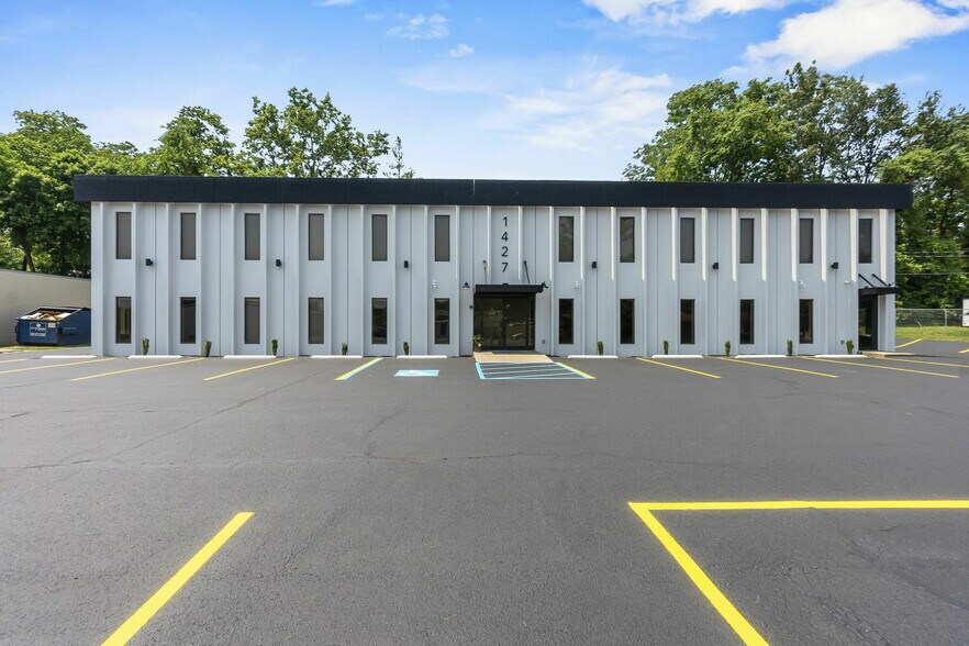 Primary Photo Of 1427 Thomas Dr, Cape Girardeau Coworking Space