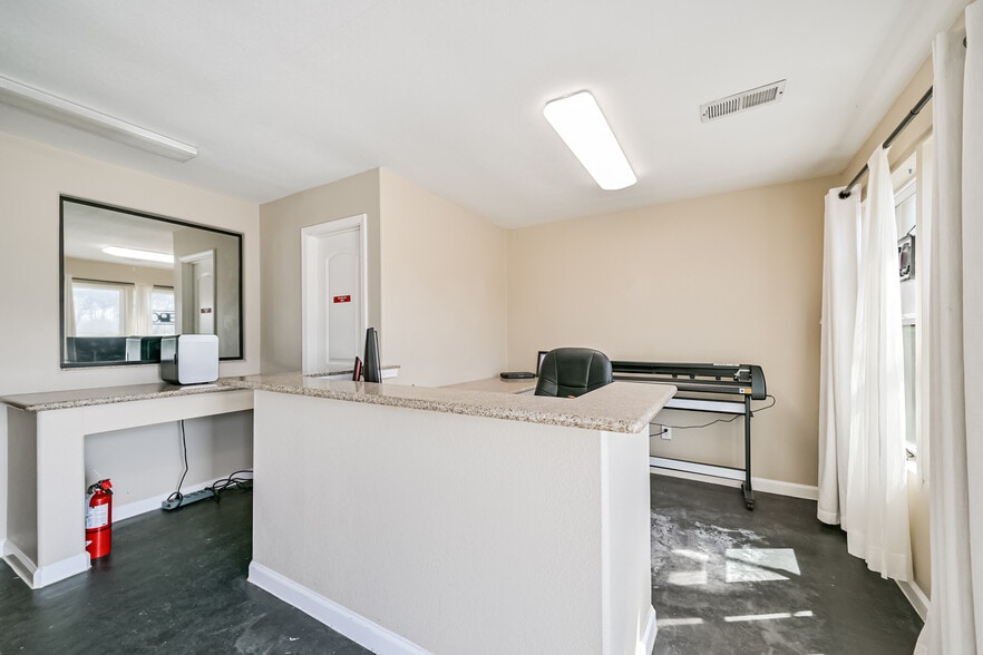More Photos Of 2466 W Highway 6, Alvin Office Residential For Sale