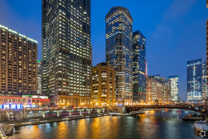 More Photos Of 55 W Wacker Dr, Chicago Office For Sale