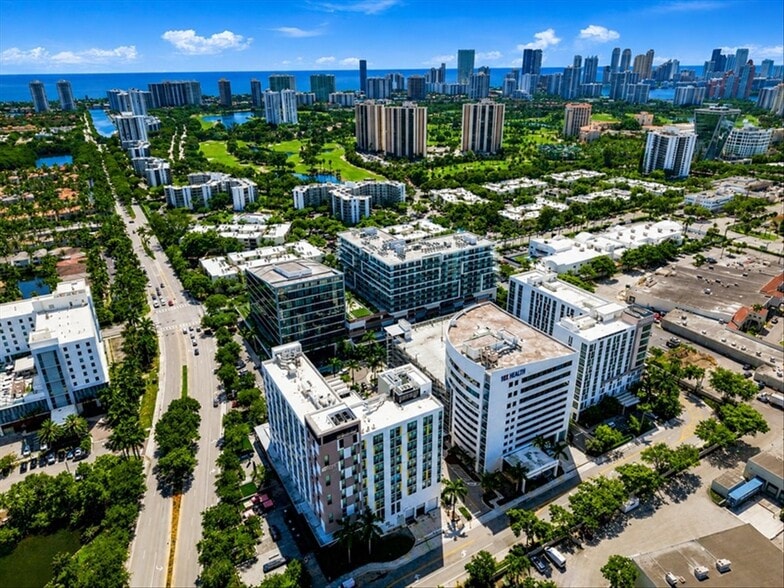 More Photos Of 2920-2950 NE 207th St, Aventura Unknown For Lease