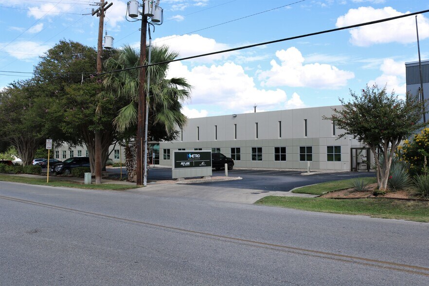 More Photos Of 990 Isom Rd, San Antonio Office For Lease
