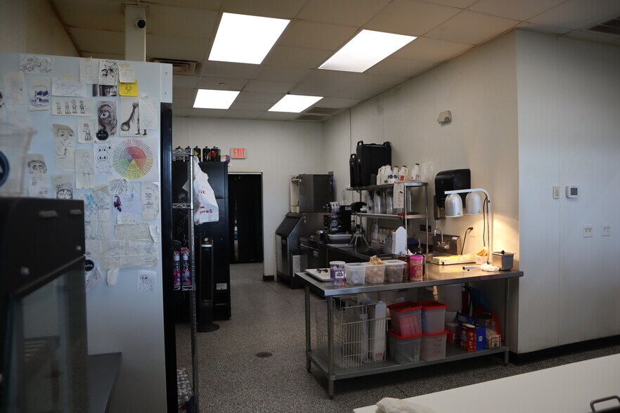 More Photos Of 7915 W Loop 1604 N, San Antonio General Retail For Lease