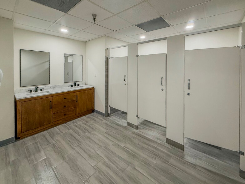 More Photos Of 2435-2437 US Highway 19, Holiday Office Residential For Lease