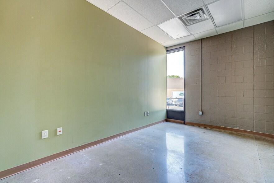More Photos Of 1365-1385 Iron Springs Rd, Prescott Unknown For Lease