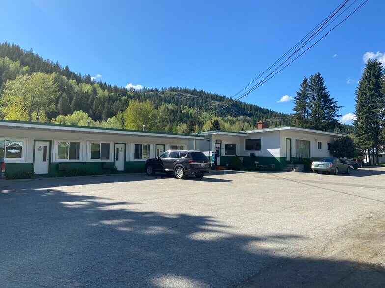 More Photos Of 455 Government St S, Greenwood Hotel For Sale