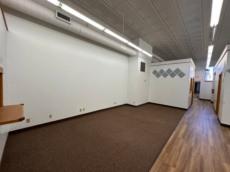 More Photos Of 127 S Knowles Ave, New Richmond Office For Lease