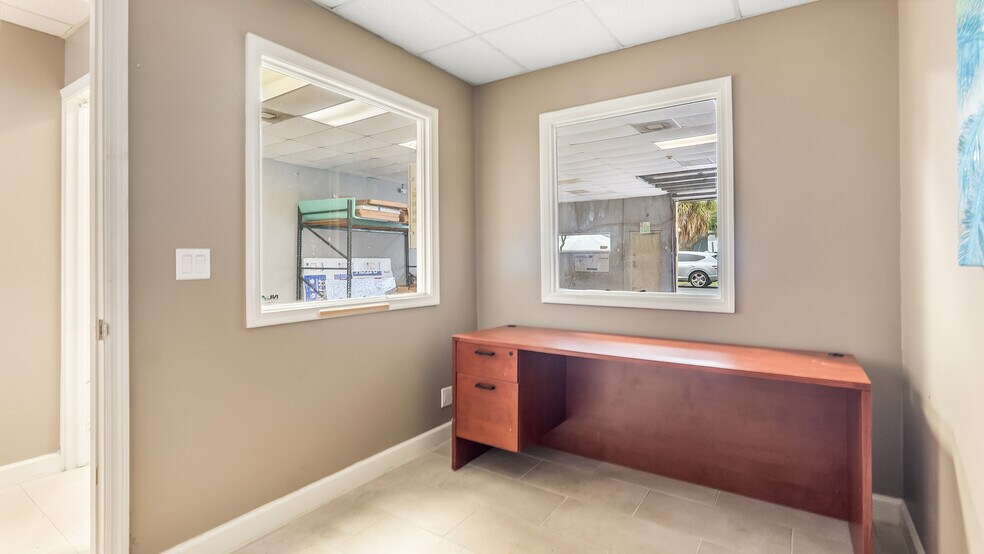 More Photos Of 1501 NW 1st Ct, Boca Raton Light Distribution For Lease