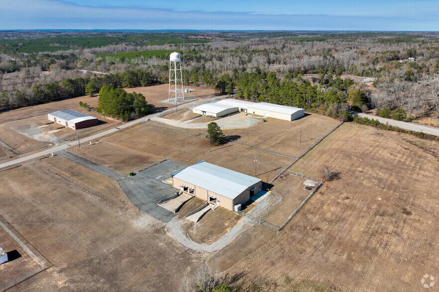 Primary Photo Of 628 Industrial Park Rd, Roberta Warehouse For Lease