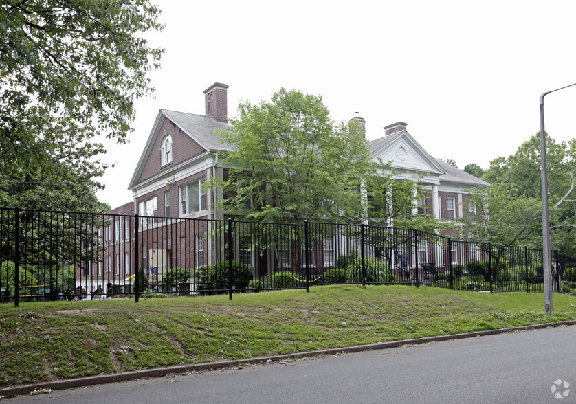 Primary Photo Of 2009 Lamar Ave, Memphis Rehabilitation Center For Sale