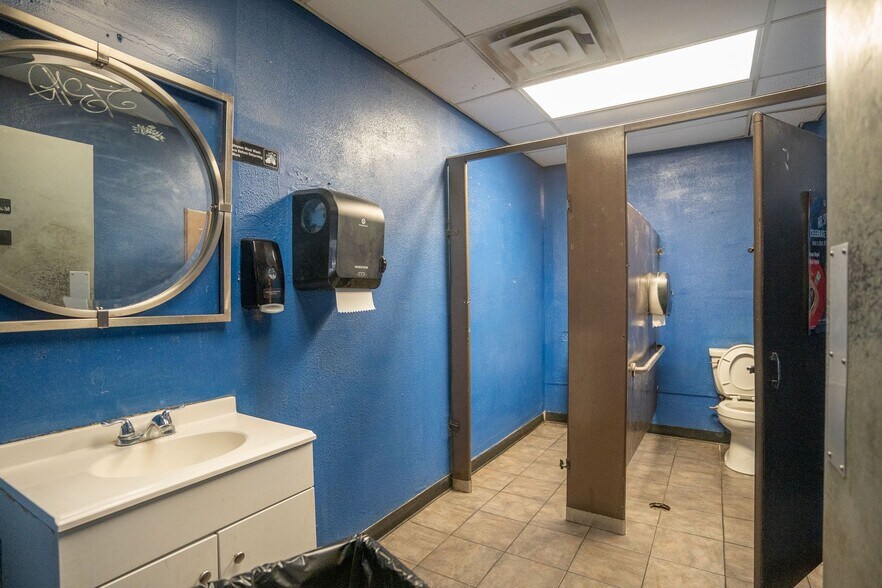 More Photos Of 423 Southwest Blvd, Kansas City General Retail For Sale