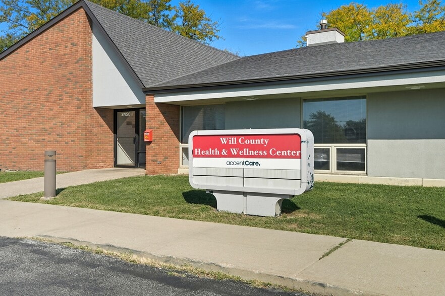 More Photos Of 2450 Glenwood Ave, Joliet Medical For Lease