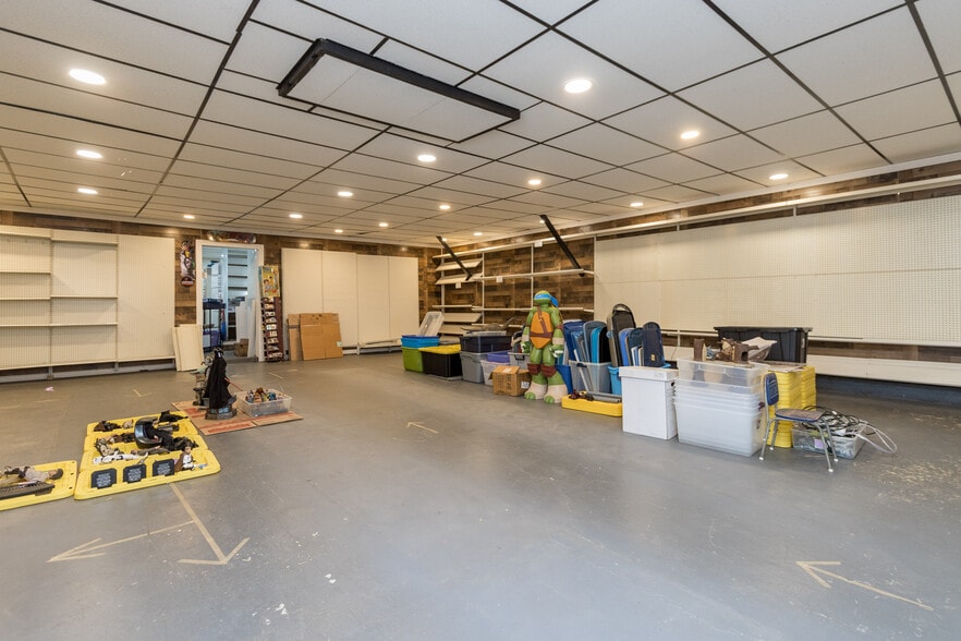 More Photos Of 54 W Baltimore St, Taneytown Storefront For Lease