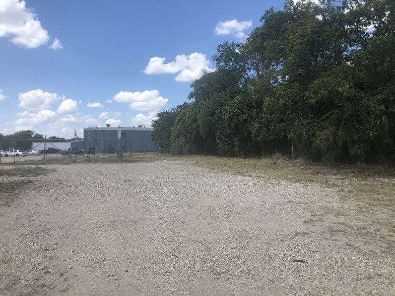 More Photos Of 1400 W Marvin Ave, Waxahachie Warehouse For Sale