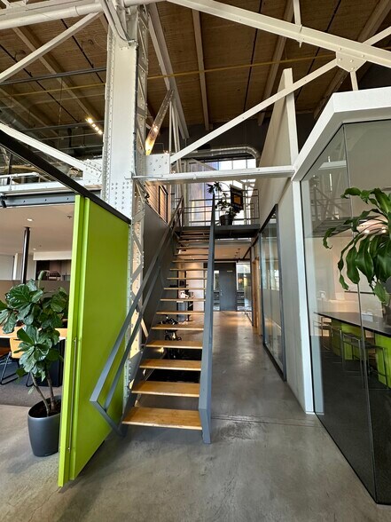 More Photos Of 2600 Rue William Tremblay, Montréal Loft Creative Space For Lease