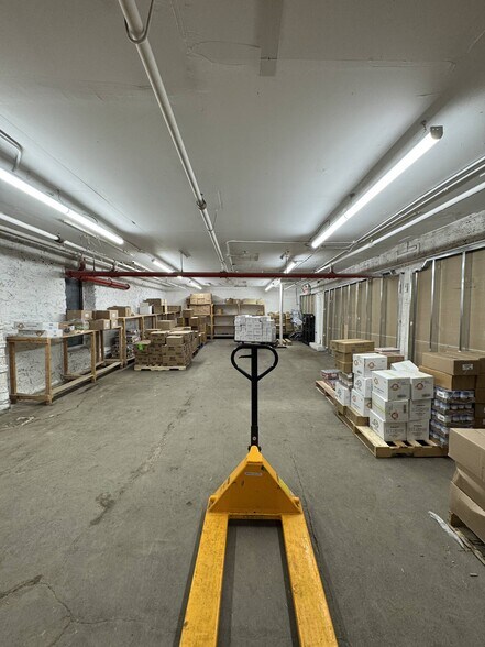 More Photos Of 431 Southern Blvd, Bronx Warehouse For Lease