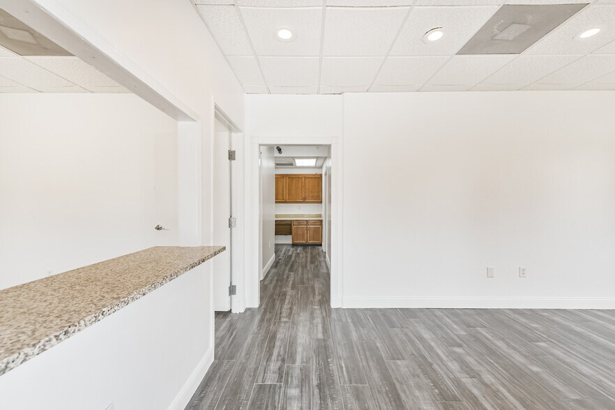 More Photos Of 20550 Townsen Blvd, Humble Office For Sale