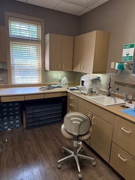 More Photos Of 122 Lynnwood, Knoxville Office For Sale