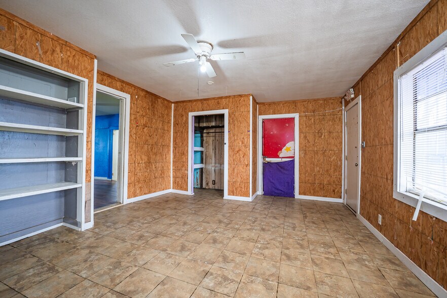 More Photos Of 7050 US Highway 87, San Antonio Freestanding For Sale