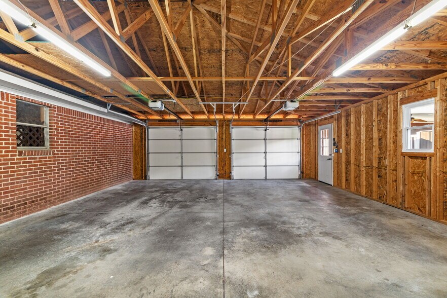 More Photos Of 354 County Road 172, Florence Flex For Sale