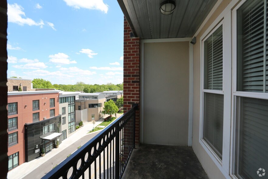 More Photos Of 901 New Hampshire St, Lawrence Apartments For Lease
