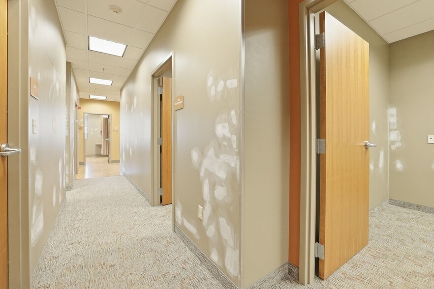 More Photos Of 14101 Fairview Dr, Burnsville Medical For Lease