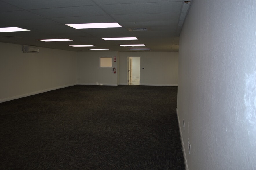 More Photos Of 2979 N 46th Ave, Saint Petersburg Office For Lease