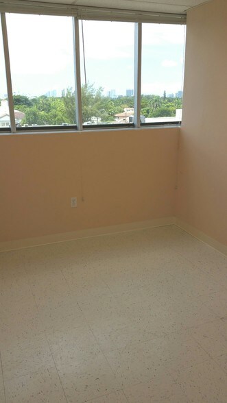 More Photos Of 333 Arthur Godfrey Rd, Miami Beach Office For Lease