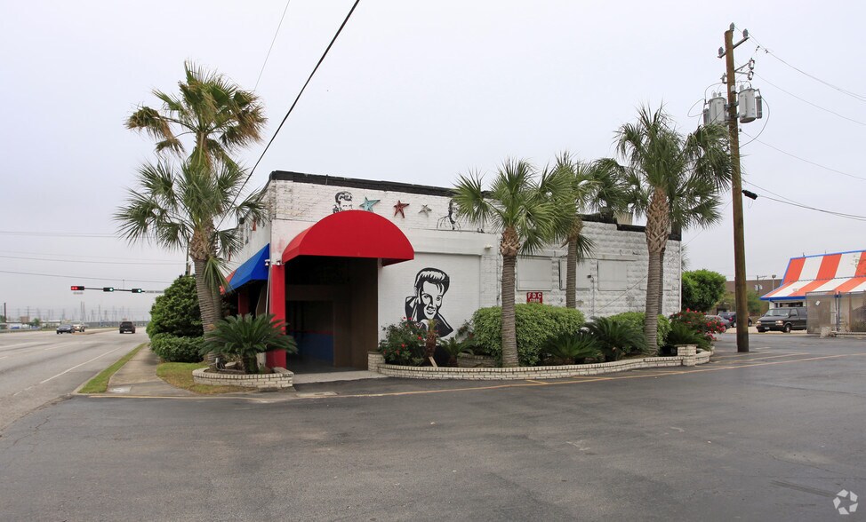 Primary Photo Of 17886 Tx-3, Webster Bar For Sale