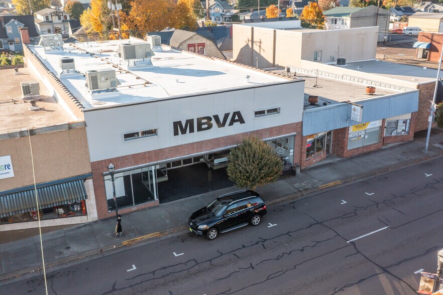 Primary Photo Of 550 S Main St, Lebanon Office For Sale