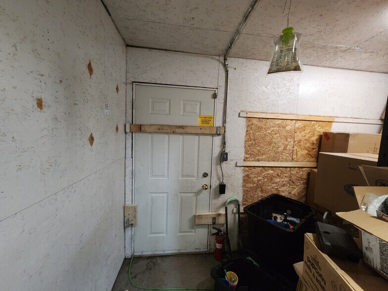 More Photos Of 208 Railway Ave E, Drumheller Convenience Store For Sale