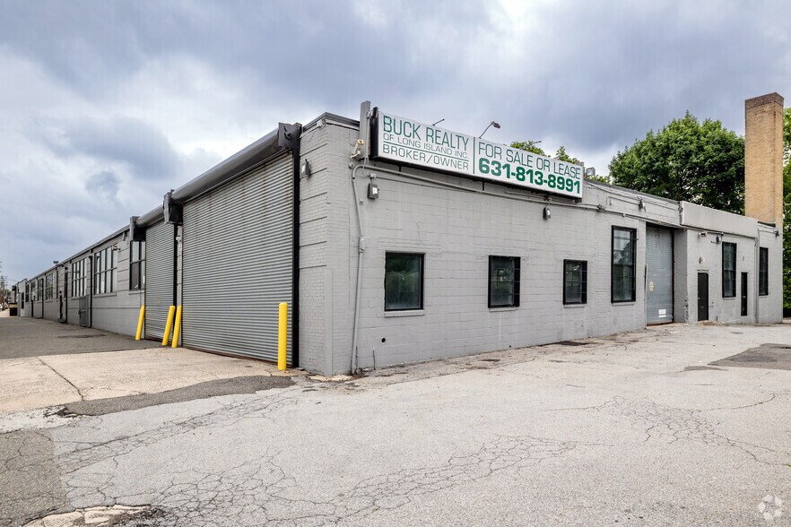 More Photos Of 50 Nassau Terminal Rd, New Hyde Park Warehouse For Lease
