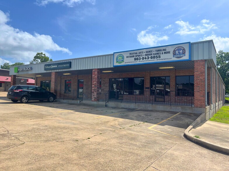 Primary Photo Of 906 Us Highway 271 S, Gilmer Storefront For Lease