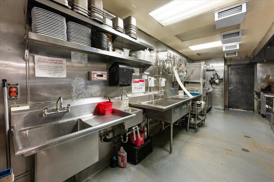 More Photos Of 40827 Stone Rd, Big Bear Lake Freestanding For Sale