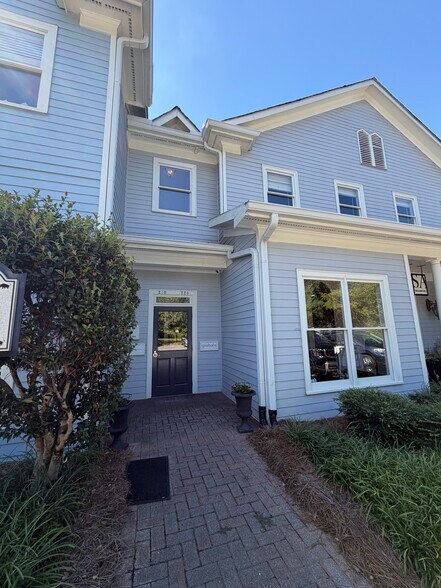 More Photos Of 1055 Canton St, Roswell Storefront Retail Office For Lease