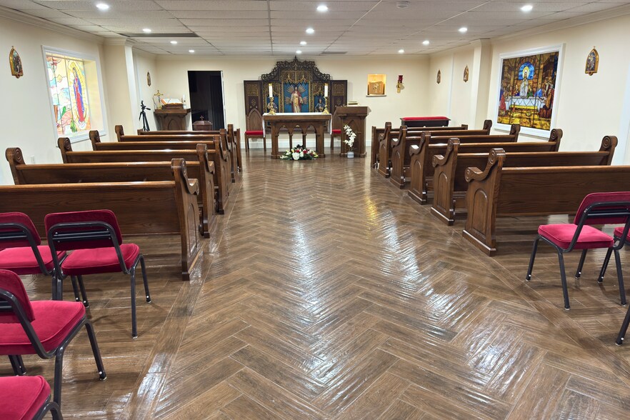 More Photos Of 9101 Airline Dr, Houston Religious Facility For Sale