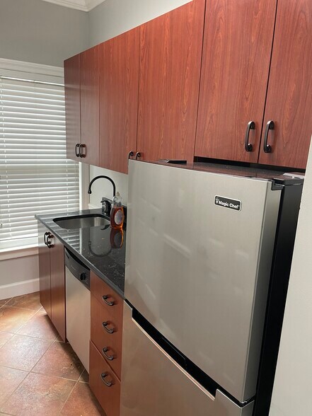 More Photos Of 595 Colonial Park Dr, Roswell Loft Creative Space For Lease