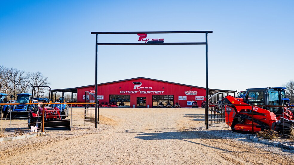 More Photos Of 1885 17th NE st, Paris General Retail For Sale