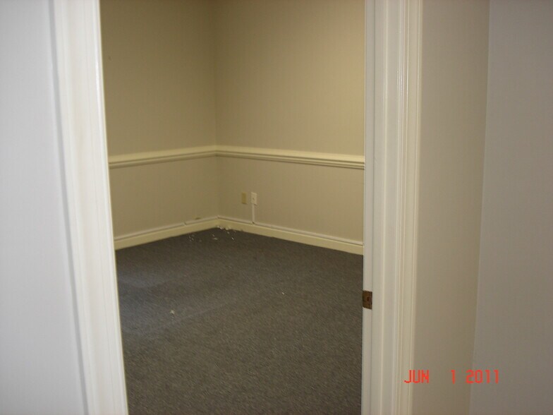 More Photos Of 201 Production Dr, Yorktown Distribution For Lease