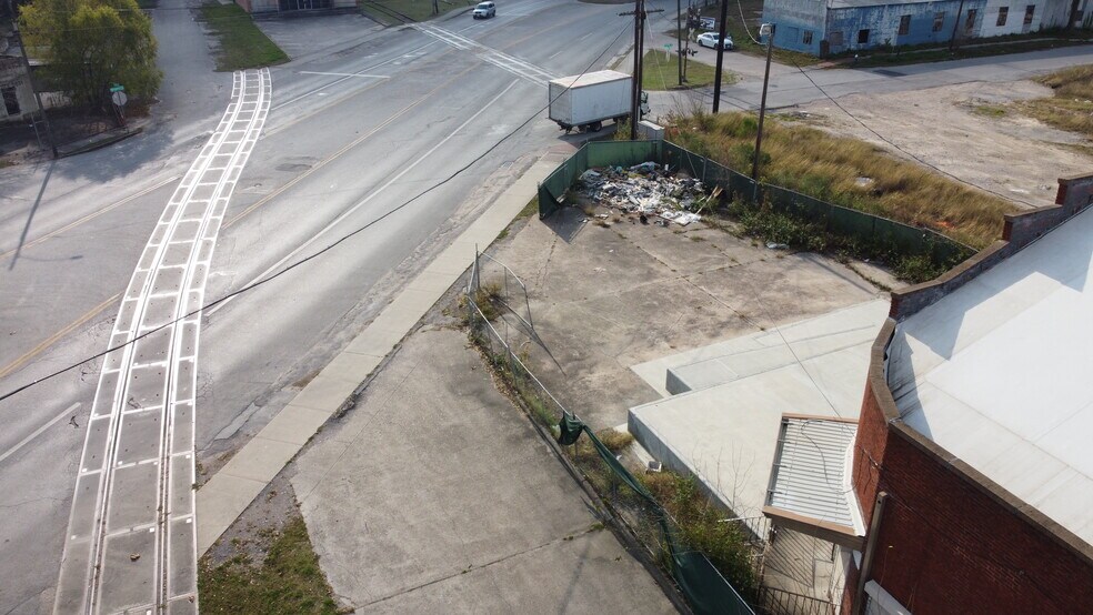 More Photos Of 3229 Navigation Blvd, Houston Warehouse For Sale