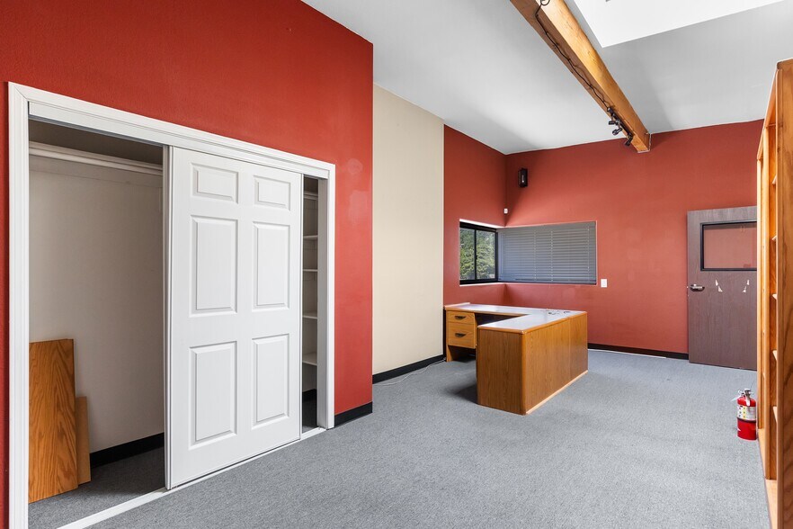 More Photos Of 410 W J St, Tehachapi Light Manufacturing For Sale