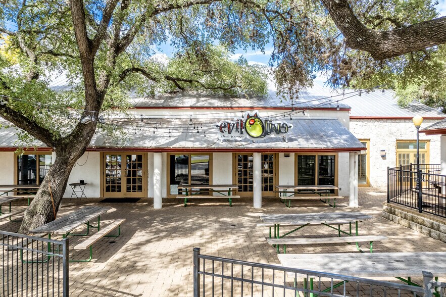 More Photos Of 2950 Thousand Oaks Dr, San Antonio Unknown For Lease